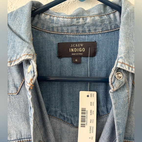 J crew perfect western denim snap shirt. Womens size 6 - Picture 2 of 3
